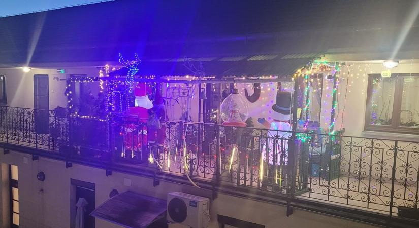 Megtaláltuk Ferencváros egyik legdíszesebb erkélyét – fényárban úszik a körfolyosó! -Galéria!