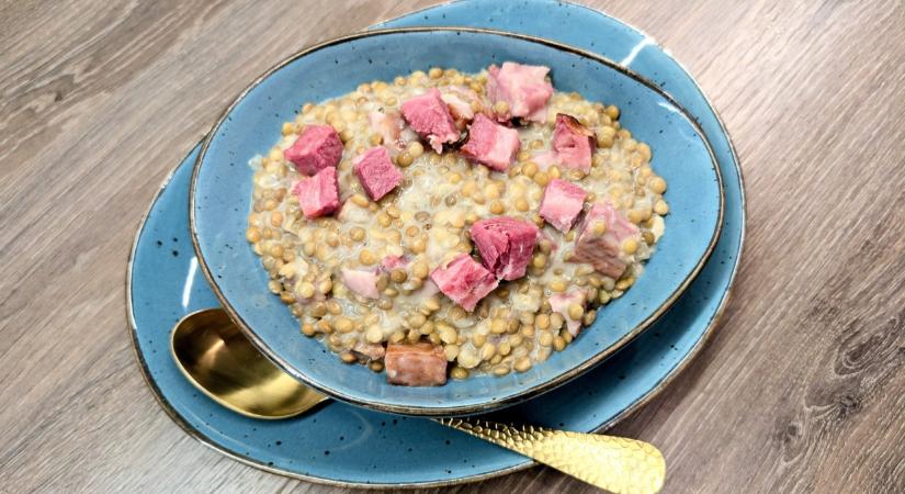 Ne gondold túl a szilveszteri lakomát! Így készül a retro lencsefőzelék füstölt hússal, nincs ennél finomabb