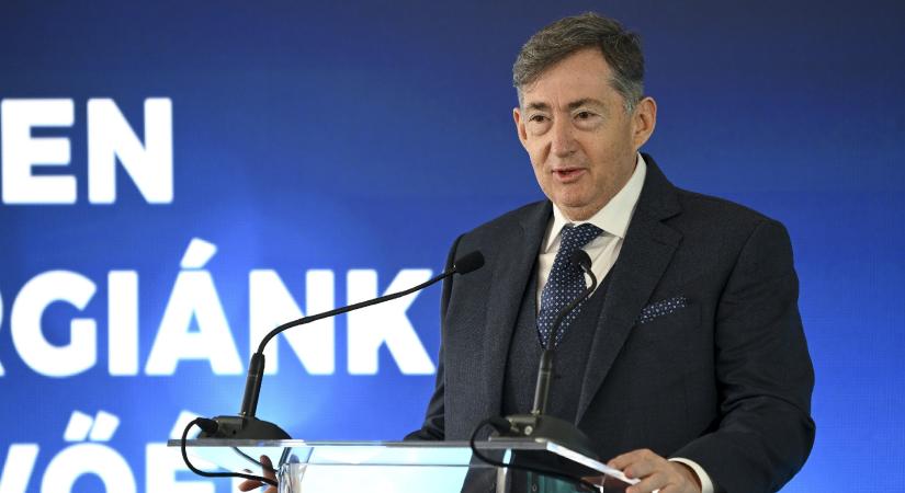 Kiakadt a Mészáros Csoport azon, hogy Hadházy Ákos közzétette a cég díjazottjainak névsorát