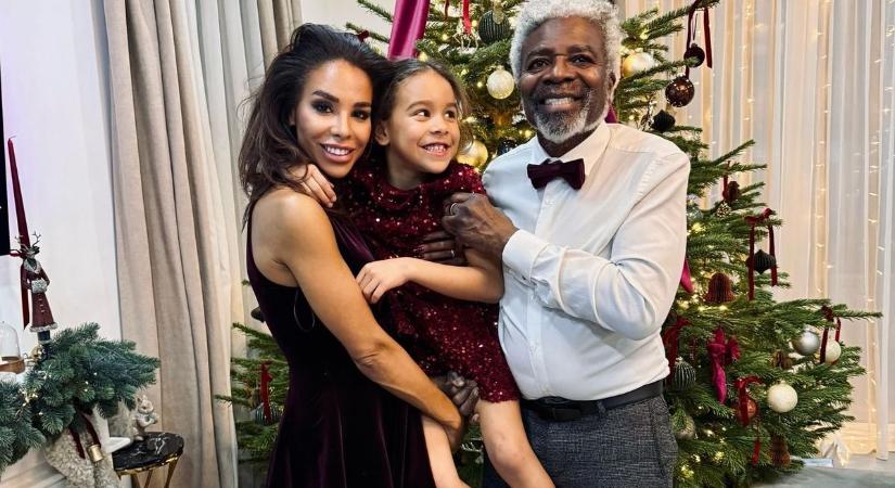 Önfeledt és boldog pillanatok: így karácsonyozott Tücsi