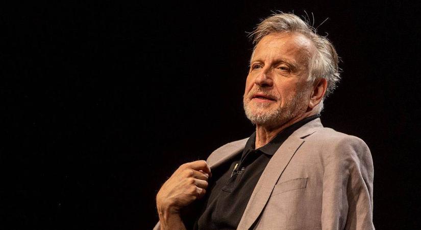 Azt meséld el, Pista! – Mácsai Pál monodrámája online elérhető az eSzínházon