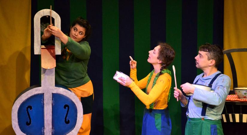 Ti-ti-tá – Pöttömszínházi bemutatóval búcsúztatta az évet a Mesebolt Bábszínház