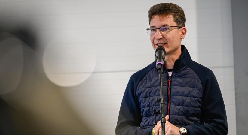 Helikopter köröz Székesfehérvár felett, de a polgármester megnyugtatott mindenkit