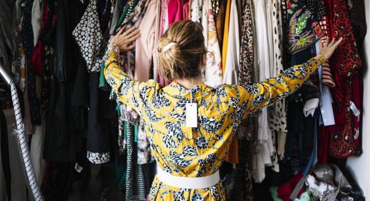 Ez a ruhadarab eredetileg munkaruhának készült, pedig ma mindenki hordja