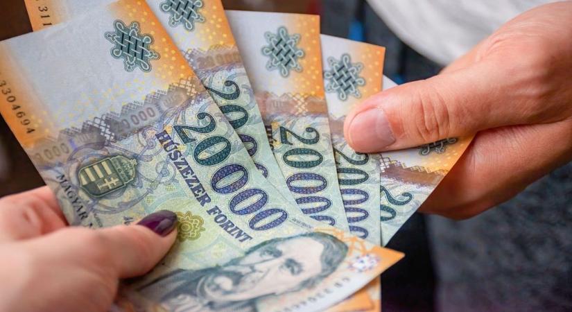 Itt a teljes lista: nem csak a nyugdíjasoknak jár a 14. havi nyugdíj