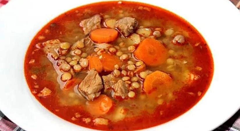 Lencsegulyás újévkor – vajon így készítve tényleg bőséget hoz az egész esztendőre?