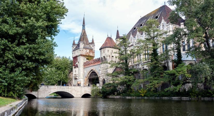 Kétszer is újra kellett éleszteni egy 16 hónapos kislányt a Városligetben