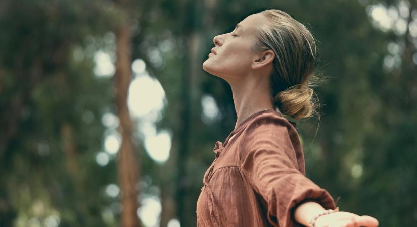 Ezek a lenyűgöző átalakulások történnek a testedben, amikor elkezdesz reggelente mély légzést gyakorolni