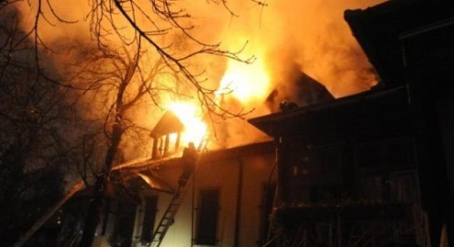 Lakástüzek, szén-monoxid mérgezések karácsonykor: bőven volt dolguk a tűzoltóknak az ünnepek alatt