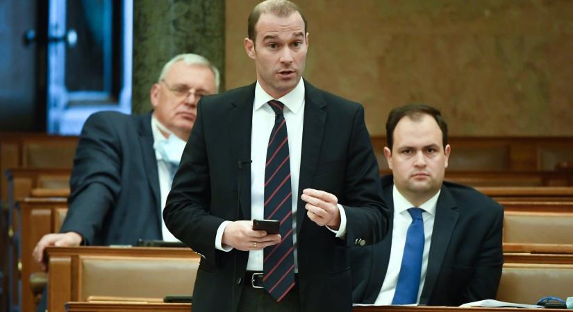 Diákok kérdezték fel Hollik Istvánt a gyermekvédelem borzalmai miatt