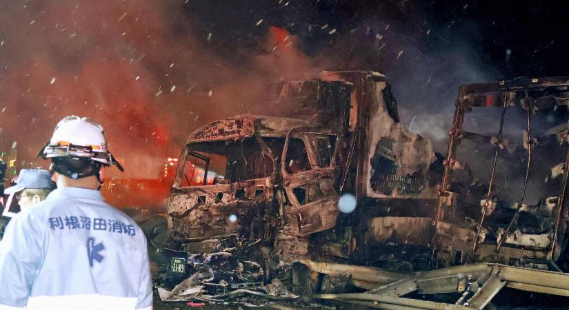 Több mint 50 autó ütközött össze egy tömegbalesetben, sokan megsérültek