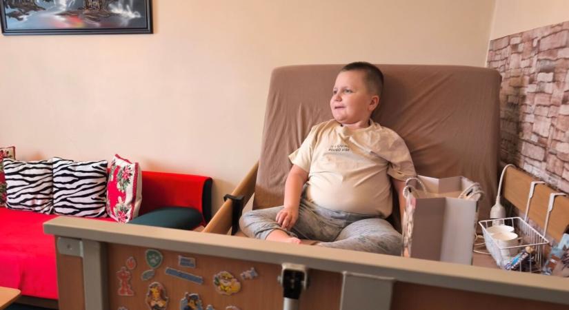 A súlyos beteg Bálint mostantól biztonságosan autózhat – Köszönjük az olvasóknak!