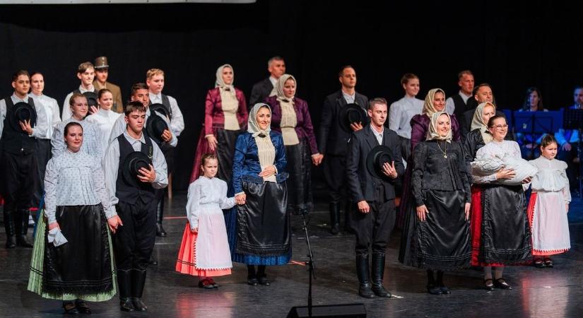 Fennállása harmincadik évfordulóján csúcsra ért a Németkéri Német Nemzetiségi Tánccsoport