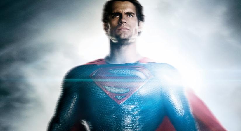 Soha nem látott fotókon Henry Cavill Christopher Reeve eredeti Superman-jelmezében (képek)