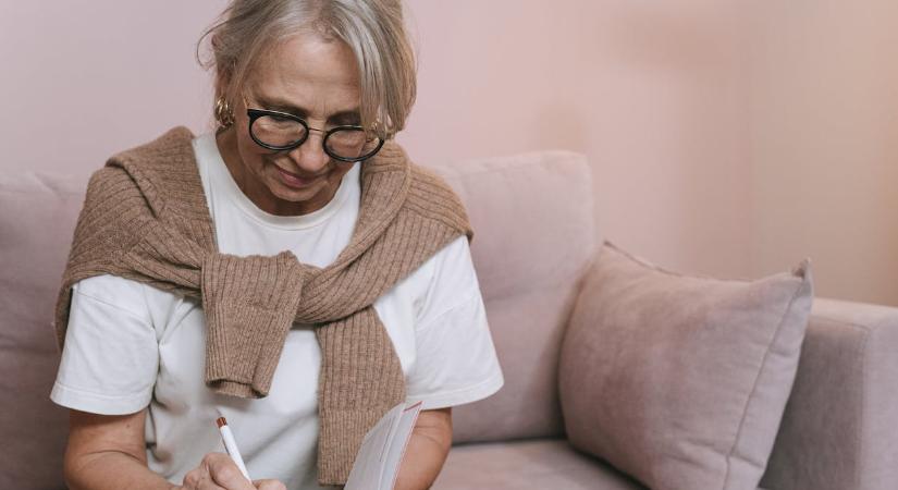 Mikor jön a nyugdíj 2026-ban? Ezeken a napokon várható az utalás