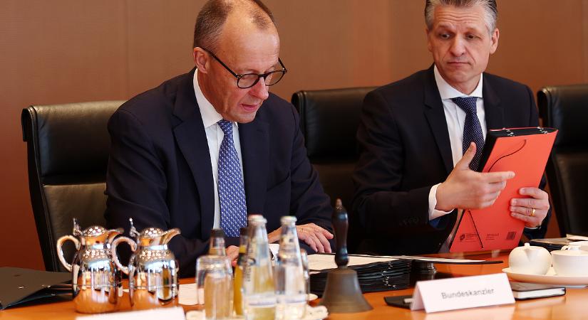 Emelné a nyugdíjkorhatárt és csökkentené az egészségügyi szolgáltatásokat a kancelláriaminiszter