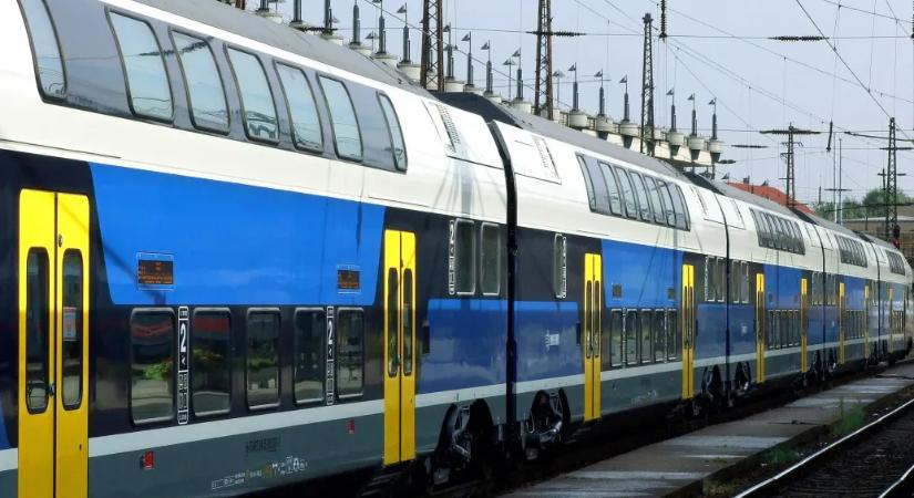Elütött egy embert a szobi vonat Vácnál