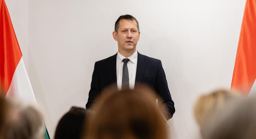 Államtitkár: napokon belül 101 új mentőautó áll szolgálatba Magyarországon