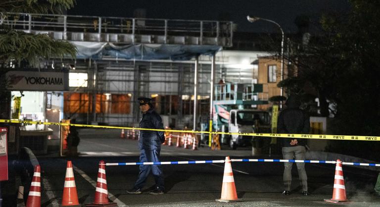 Egy ámokfutó legalább 15 embert sebesített meg egy japán gyárban