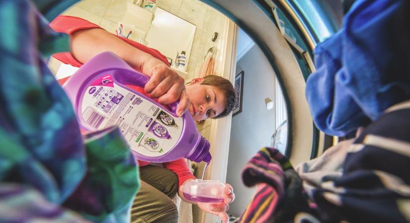 Mosógép baki: így lett nadrág helyett tiszta tányér