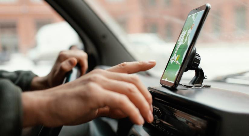 A közúti balesetek leggyakoribb oka a figyelmetlenség; a sokéves tapasztalat nem garancia a biztonságos vezetésre