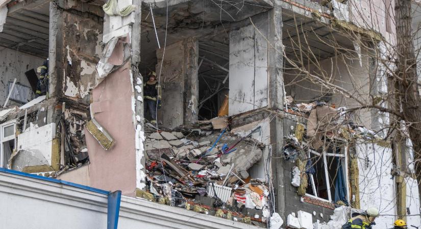 Kijevi drónesővel, halálos áldozattal, sérültekkel adták meg az alaphangot az oroszok az ukrán elnök amerikai útjához