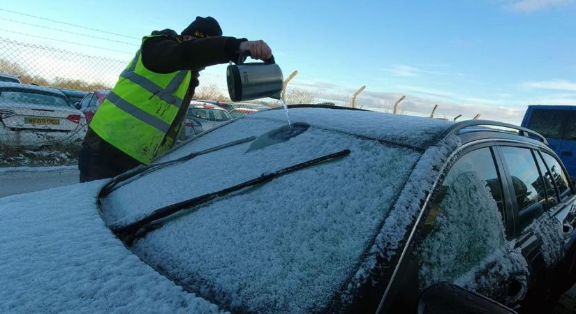 Soha többé ne nyúljon a jégkaparóhoz! A kaposvári autókozmetikus elárulta, miért teszi tönkre a kocsit