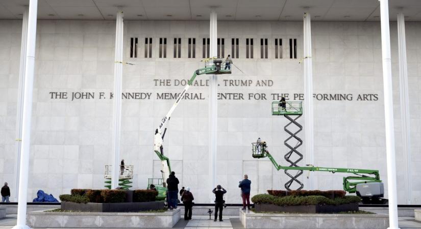 Kiszúrt Trumppal a South Park korábbi írója, időben foglalt le egy domainnevet