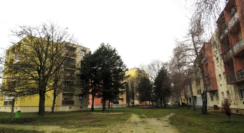 KISZ-lakótelep a Százholdon