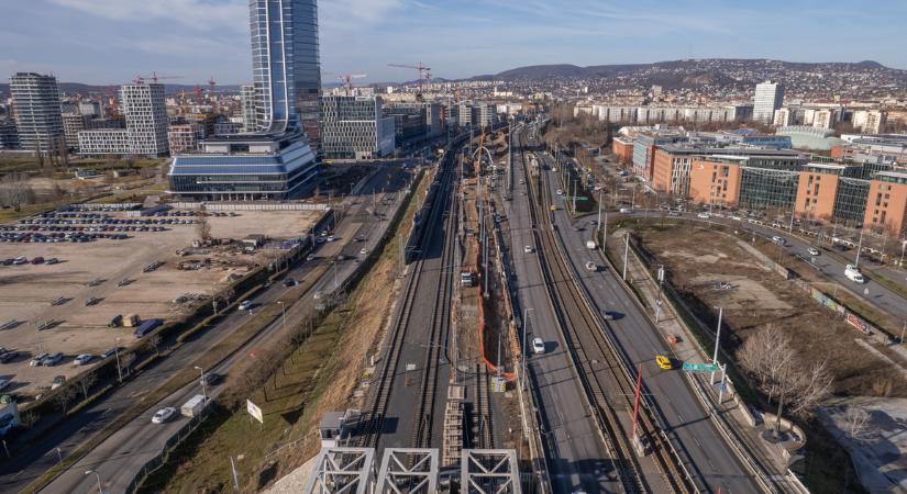 Jól pöfékelnek az ünnepek Budapesten, folytatódhat a Déli Körvasút kivitelezése