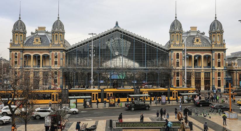 A MÁV is megszólalt a tetőincidensről: csak a szerencsének köszönhető, hogy egyáltalán túlélték