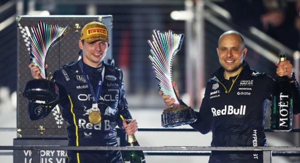 Ami a Lambiase–Aston pletyka mögött van