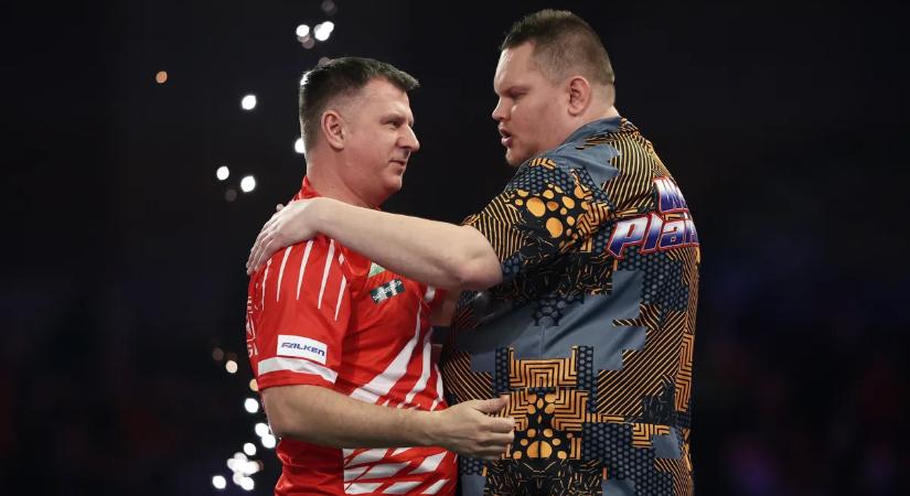 Ratajski nagyot fordított Plaisier ellen, elsőként nyolcaddöntős a darts-vb-n
