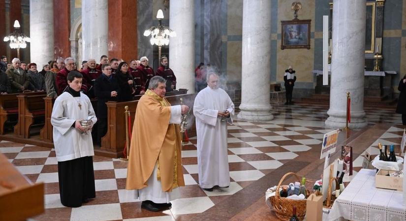Páratlan évét ünnepeltek az egri borászok Szent János napján - fotókkal, videóval