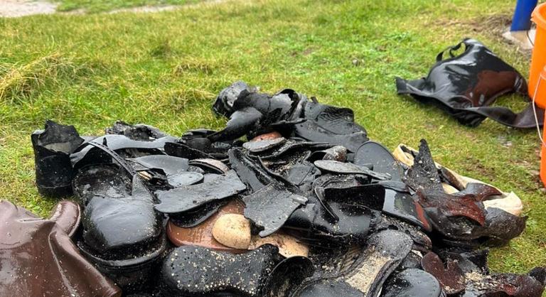 Több száz, a viktoriánus korból származó cipő sodródott partra Walesben