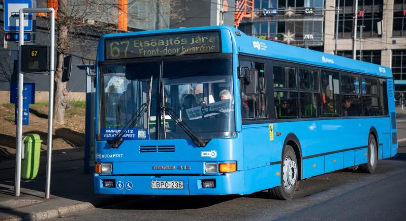 Vége: Eltűnik a legendás Ikarus busz Budapestről (fotók)