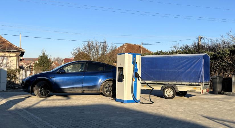 Utánfutóbarát töltővel bővült a TEA. hálózata