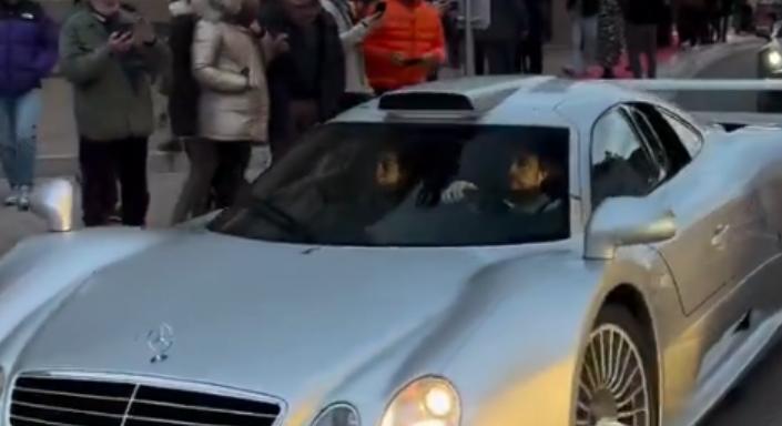 A világ egyik legdrágább Mercedesével villantott Alonso