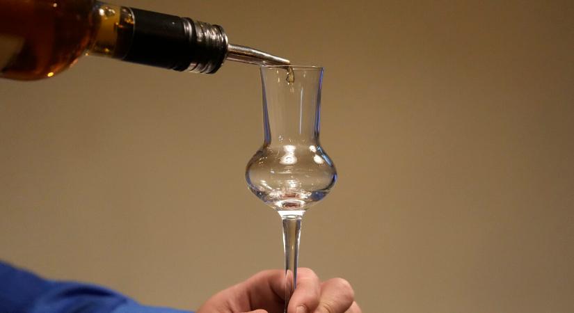 Újabb drágulás: egekbe szökik a pálinka és az égetett szesz ára
