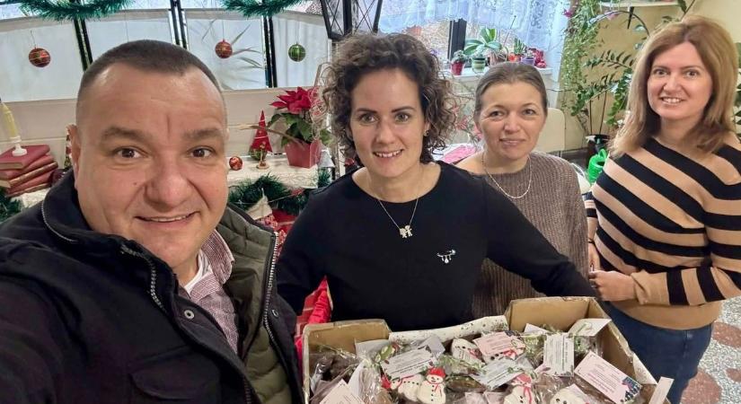 Diákok az időseknek vittek ajándékot