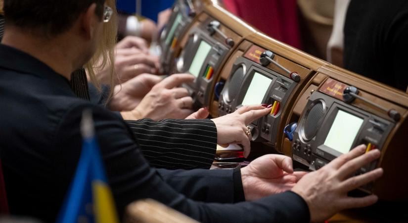 Kenőpénzért szavaztak? Nyomozás indult ukrán képviselők ellen