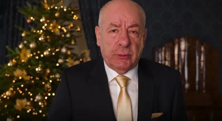 Sulyok Tamás karácsonyi beszéde után néhány perccel volt sajtófőnöke „féktelen pénzköltésről” posztolt, majd azt mondta, szerinte „ők a saját jólétükért gondoltak dolgozni”