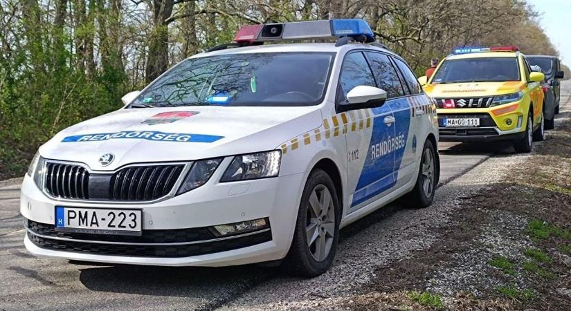 Már nem tudtak segíteni a mentők: órákkal a baleset után találták meg a motorroncsot – fotók