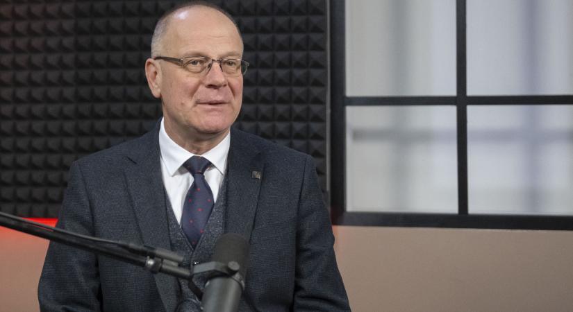 Váratlan bejelentés: Navracsics Tibor készül valamire