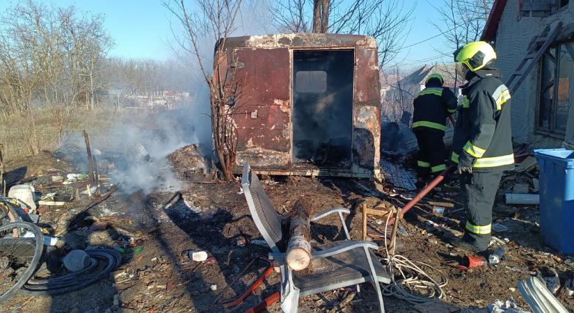 Karácsonykor is égett, robbant minden, volt dolguk a tűzoltóknak bőven