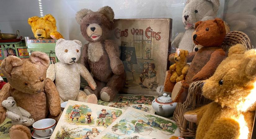 Időutazás a varázslatos játékgyűjteményben - Mackók, autók és elfeledett történetek - fotók, videó