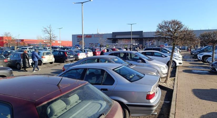 Szekszárd elesett: pánikvásárlásba kezdtek az emberek karácsony után (képgaléria)