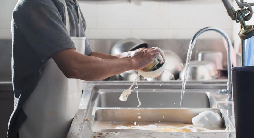 Hogyan legyen a mosogatás gyors és környezetbarát? Egyszerűbb a válasz, mint hinnéd