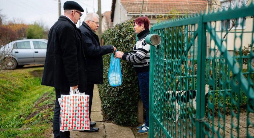 Idén is meglepte az időseket a hevesi városvezetés