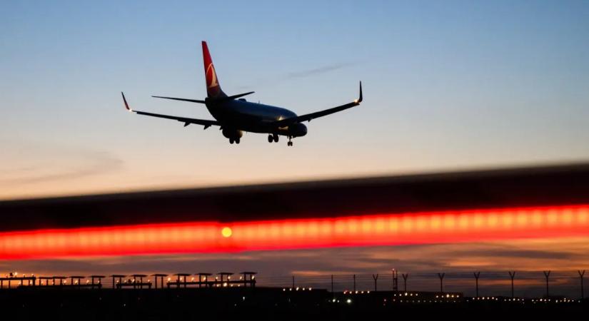 Drónok repkedtek Hannover egén, órákra leállt a repülőtér